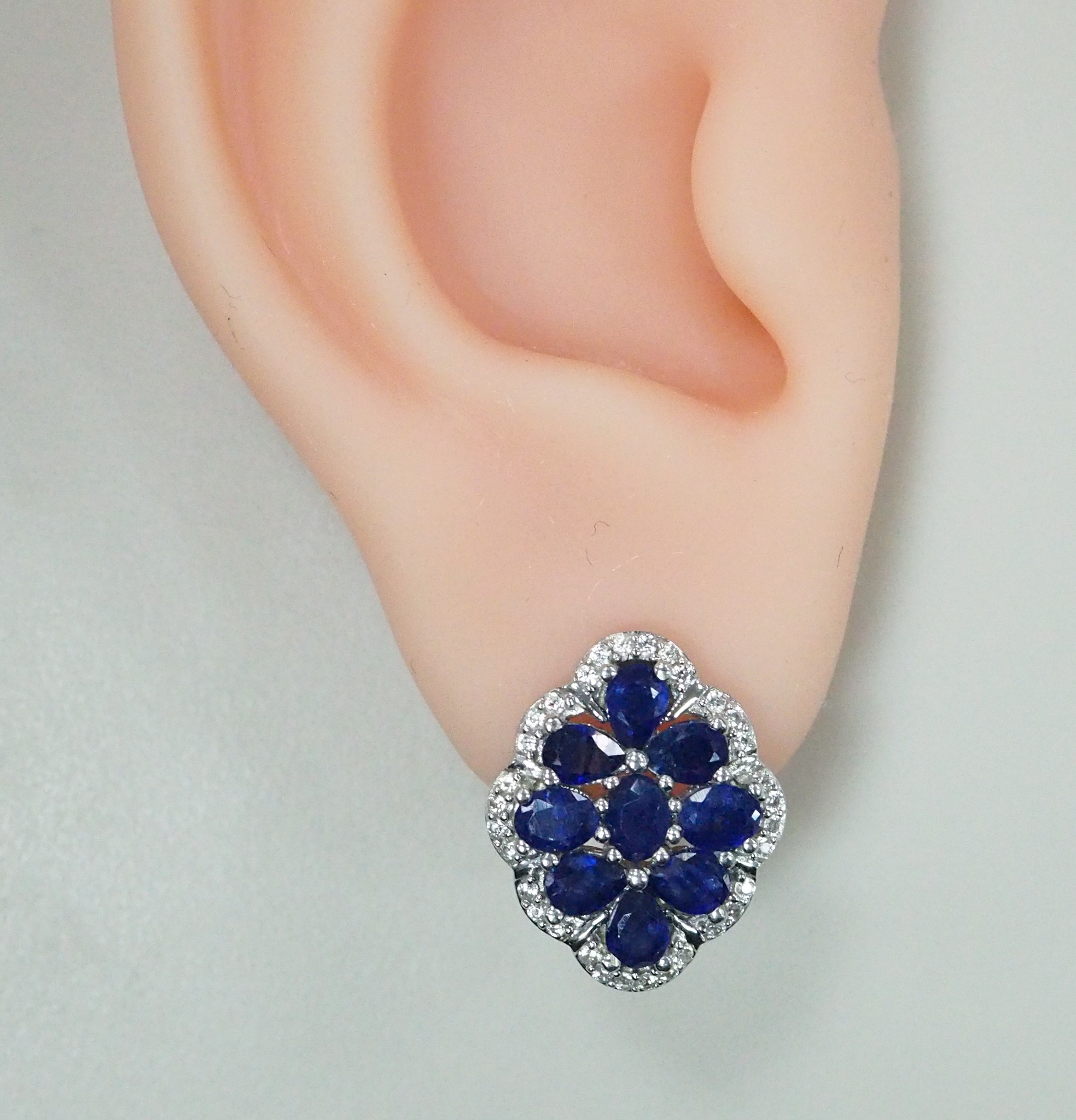 Серебряные серьги с сапфирами